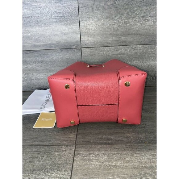 Michael Kors - Pebbled Leather Shoulder Bag - Light Berry Sorbet drawstring bag main image 4